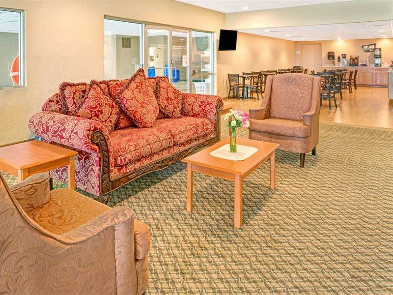 ทราเวลลอดจ์ บาย วินด์แฮม ลินคอล์น Hotel ภายนอก รูปภาพ